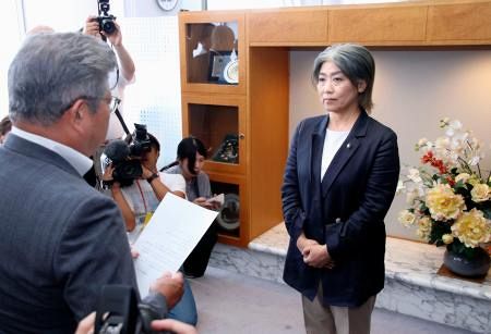 田久保市長、卒業証書提出を「検討」　伊東市議会、百条委が要請
